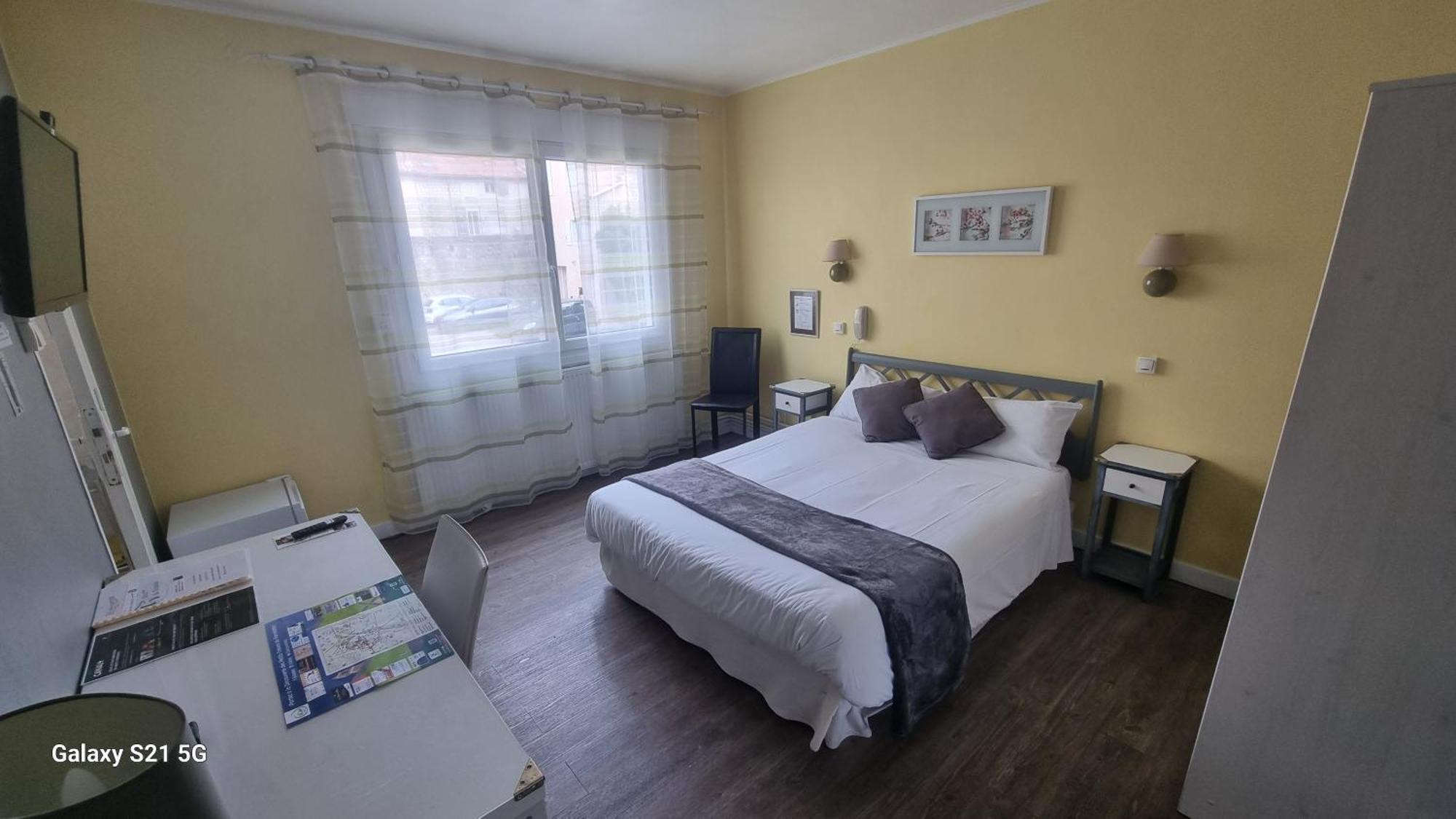 Hotel Du Tricastin Pierrelatte Dış mekan fotoğraf