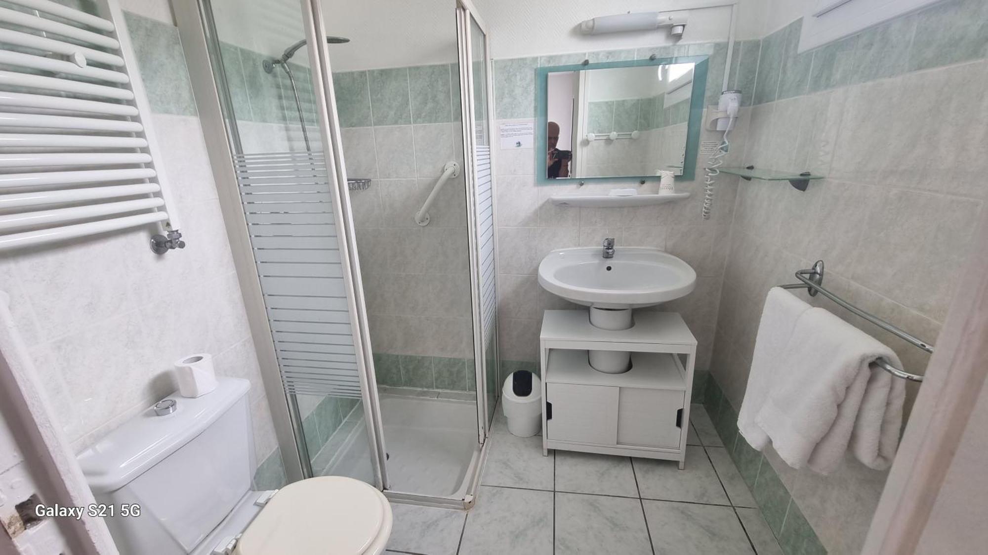 Hotel Du Tricastin Pierrelatte Dış mekan fotoğraf