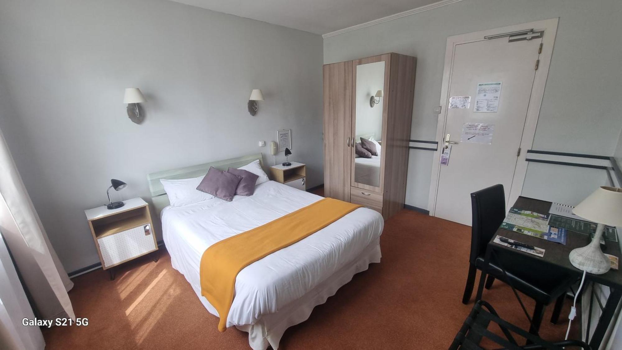 Hotel Du Tricastin Pierrelatte Dış mekan fotoğraf