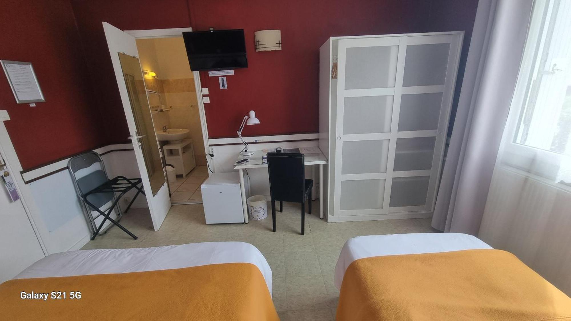 Hotel Du Tricastin Pierrelatte Dış mekan fotoğraf