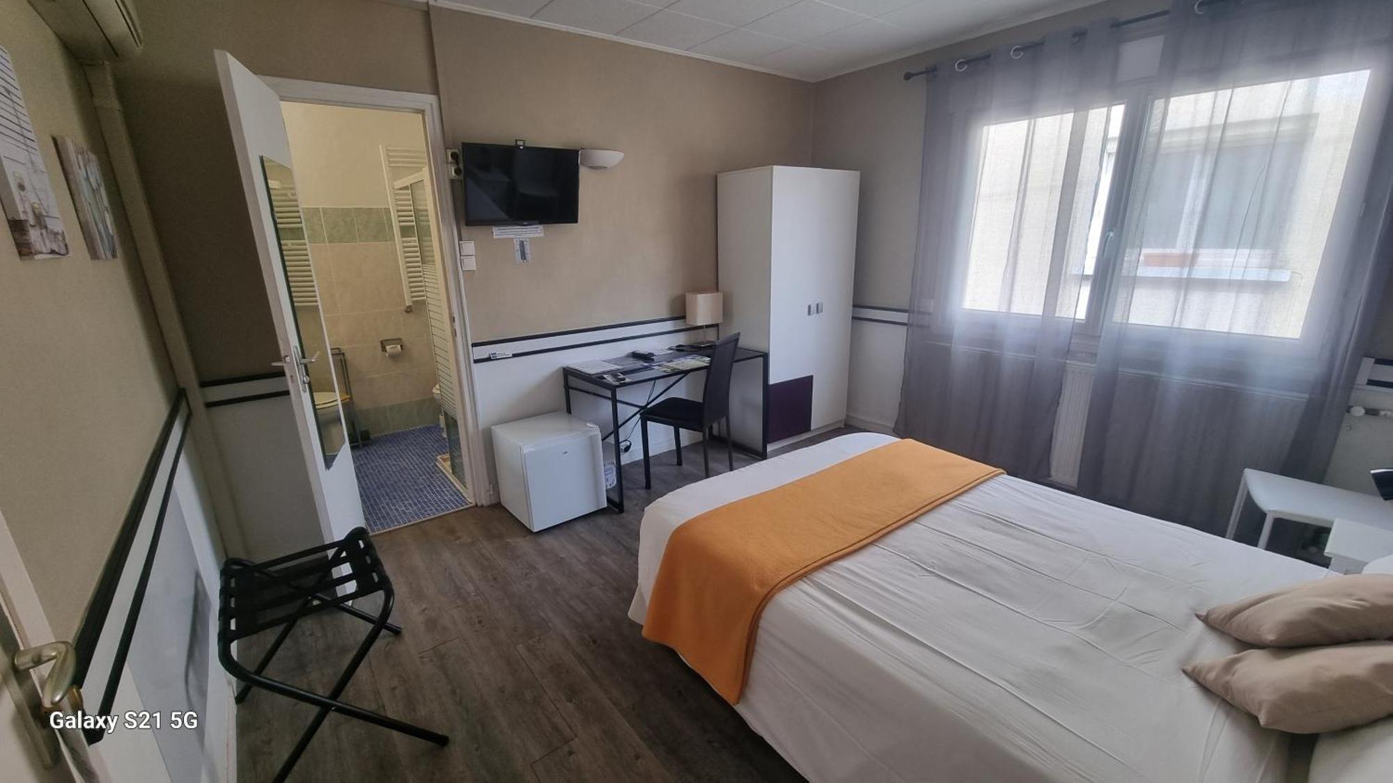 Hotel Du Tricastin Pierrelatte Dış mekan fotoğraf