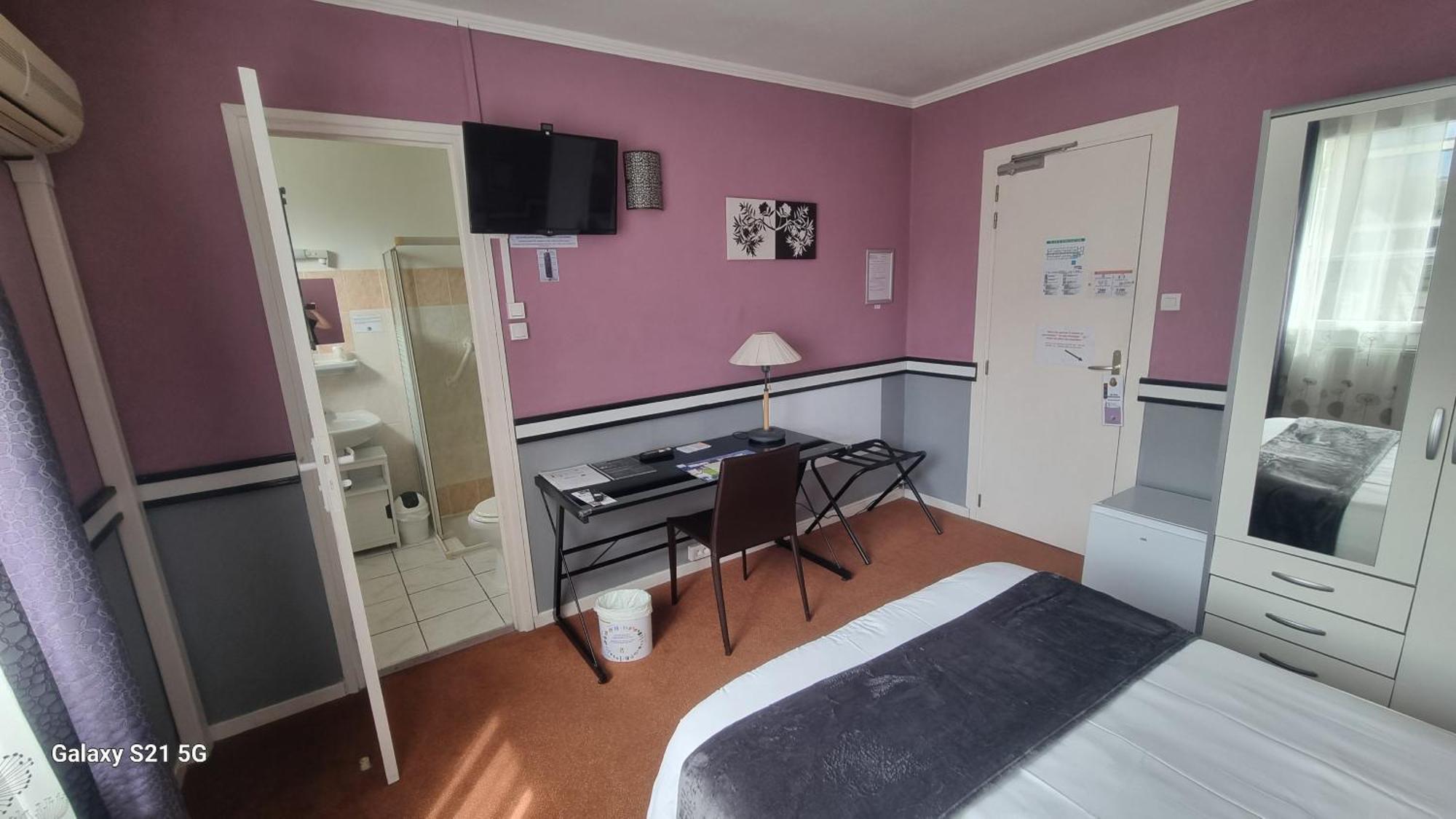 Hotel Du Tricastin Pierrelatte Dış mekan fotoğraf