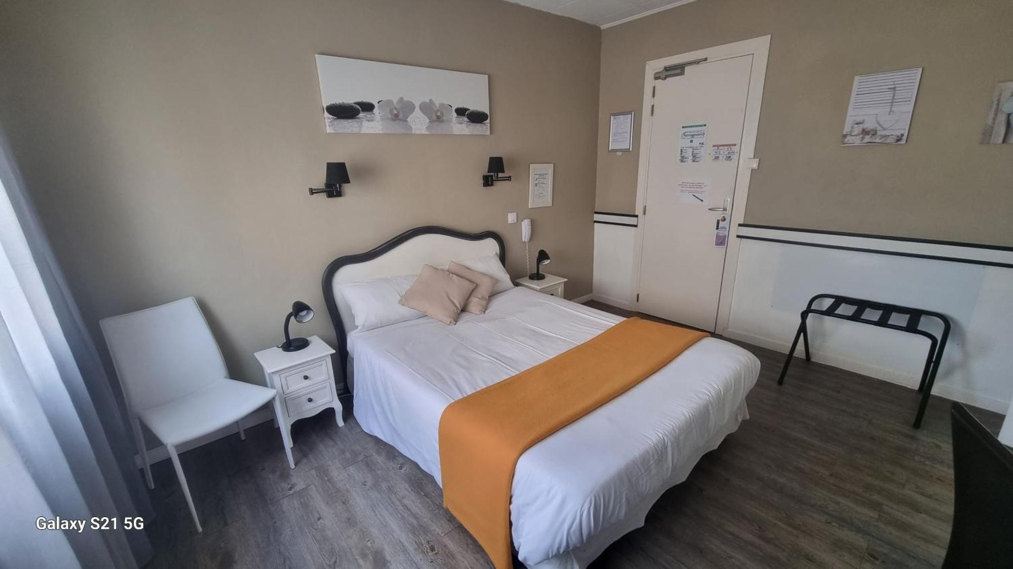 Hotel Du Tricastin Pierrelatte Dış mekan fotoğraf